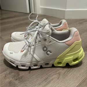 Women’s On Cloudflyer 4 - Size 8.5